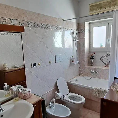 לינה וארוחת בוקר Da Zi' Carmela 4*